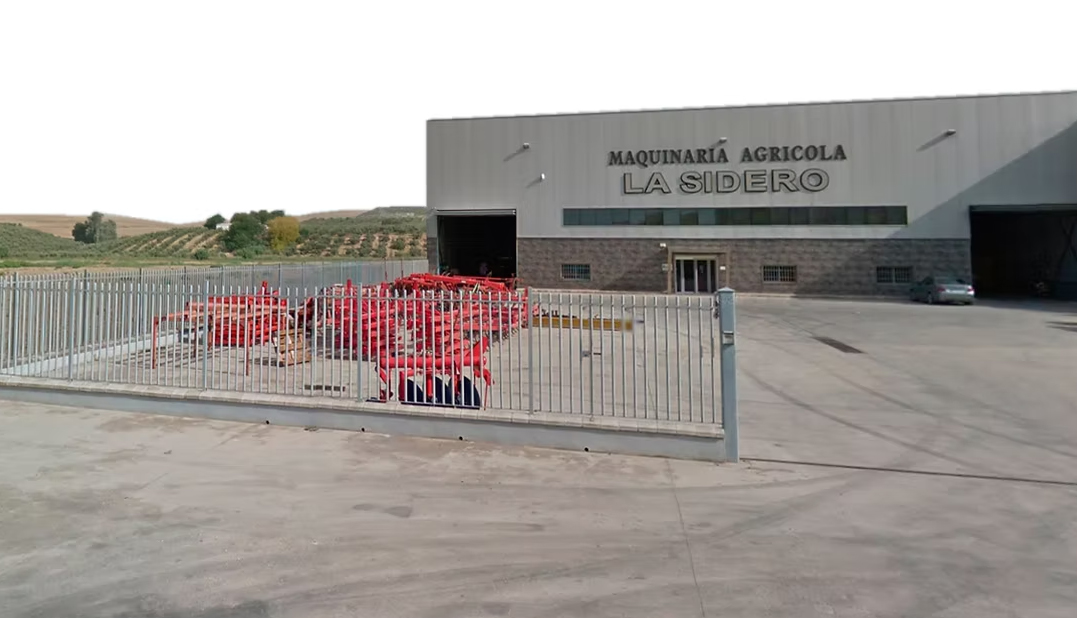 Façade des installations de La Sidero, à Santaella (Cordoue), Espagne